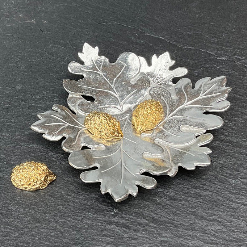 Oak Leaf & Hedgehog Trinket